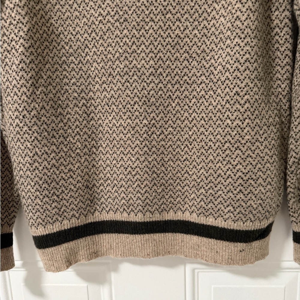 Rugged Merino Wool Donegal
Herringbone Medium Sweater For Men - Picture 6 of 11